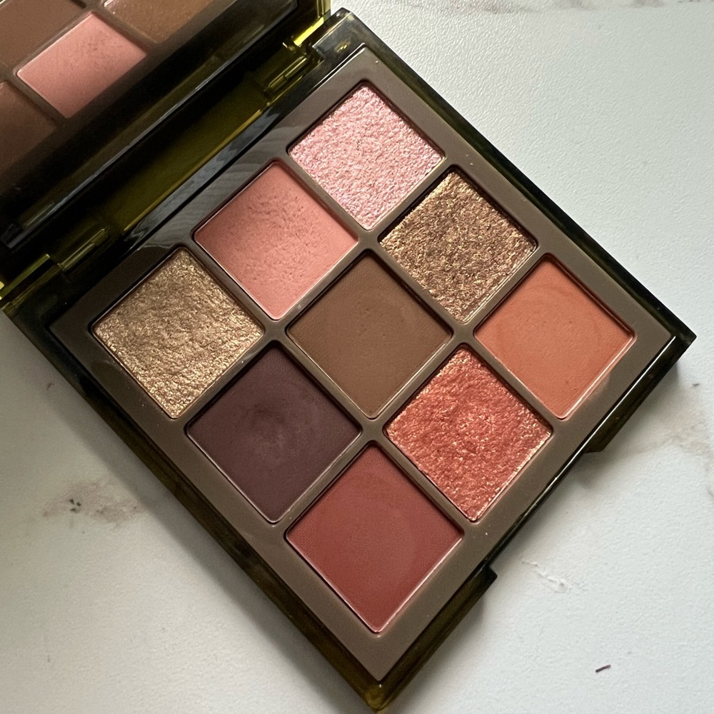 Huda Beauty Khaki Haze Obsessions